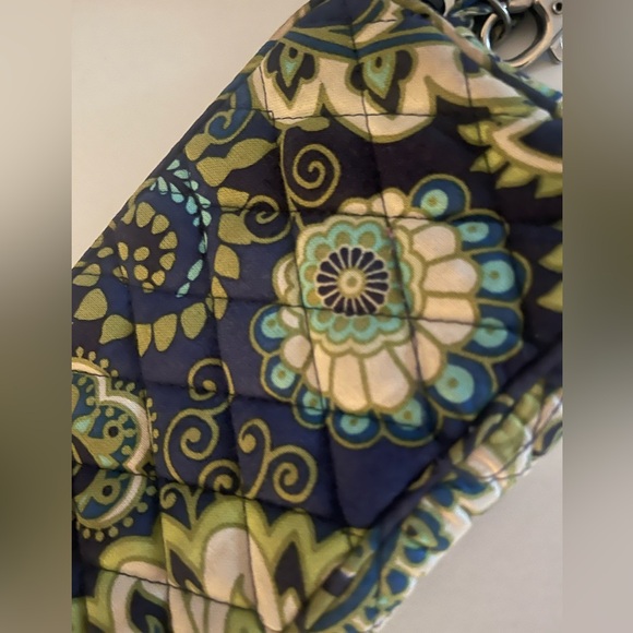 Vera Bradley Wristlet Wallet green, white & blue floral - Picture 4 of 11